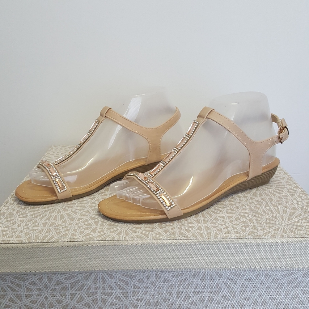 Flat Sandals - Picture 4 of 6